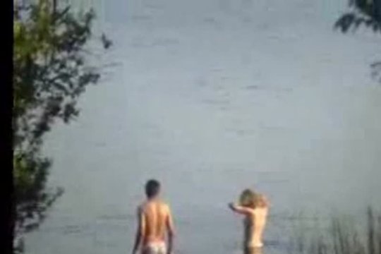 Подсматривая за нудистами