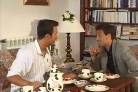 Парни пили чай а на десерт трахали девушку