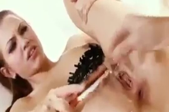 Невинный ангел или развратный демон?