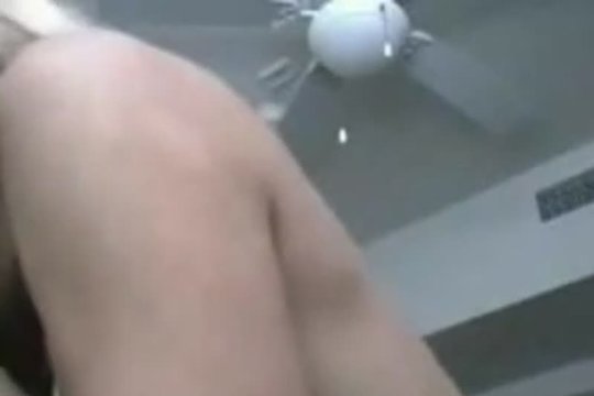 Блондинка уселась на член