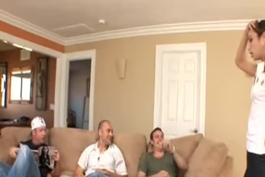 Трое парней дождались сучку