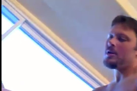 Симпотичная на диванчике