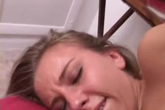 Вошел в ее нежную попочку