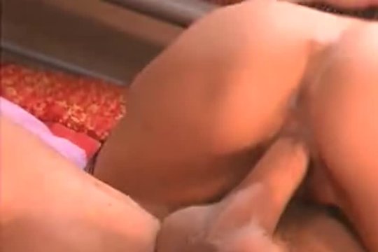 Горячая азиатка показывает как надо