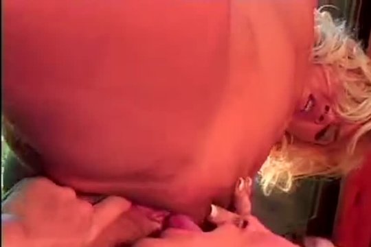 Она знает, что надо подруге