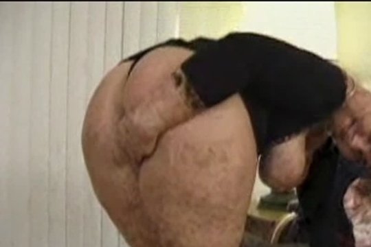 Ну очень большая и вкусная жопка!