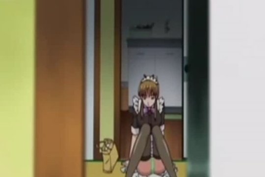 Красивая горничная мастурбирует