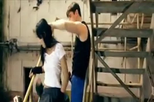 Колледж-герл развлеклась с малярами