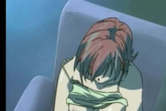 Развлеклась в одиночестве с дилдо