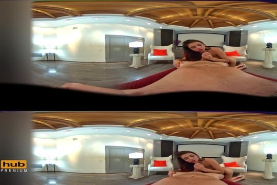 Элитная проститутка сосет пенис клиента и катается на нем