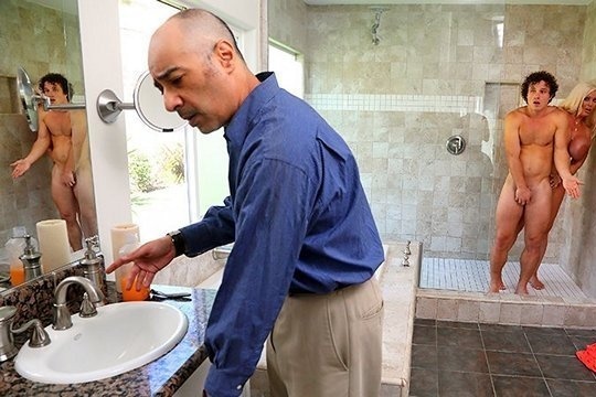 Сисястая Алура Дженсон изменяет мужу со своим молодым племянничком