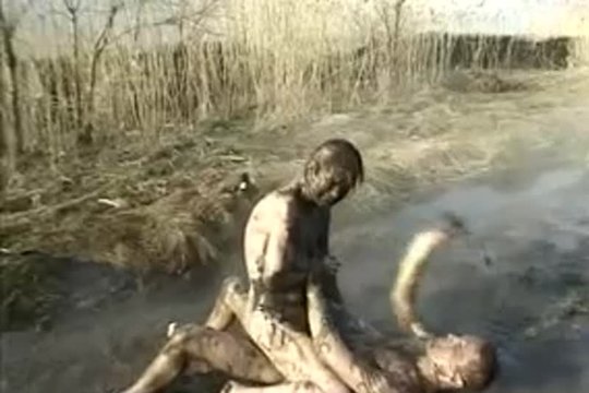 Яркое и задорное порно по уши в грязи