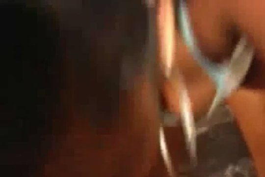 Старается хорошо сосать член